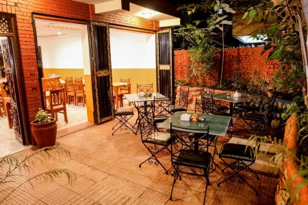 Kathmandu Regency Hotel Отели рядом с достопримечательностью «Trailokya Mohan Narayan Temple»