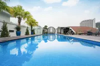 Grand Fleuve Boutique - piscina