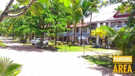 Isla Vista Beach Resort Отели рядом с достопримечательностью «Остров Потипот»