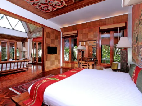 Mom Tri's Villa Royale