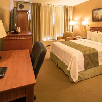 Quality Inn & Suites PE Trudeau Airport Hoteles cerca de Sede central de Air Canada