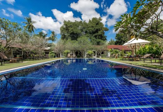 캐피털 O 486 나이양 비치 호텔