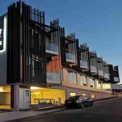 國王和王后套房酒店 Hotel Exterior