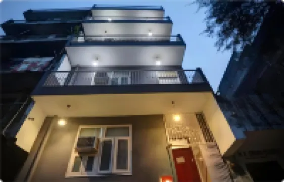 Hotel Hauz Khas Fort View Hotel dekat Hauz Khas Village