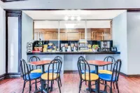 Days Inn & Suites by Wyndham Laredo - breakfast