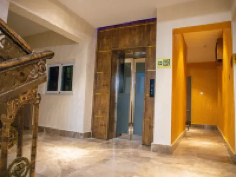 Merzino Palace Hotéis em Uyo