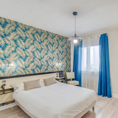 Hotel des Deux Moulins Hotels near Eglise St. Michel des Lions