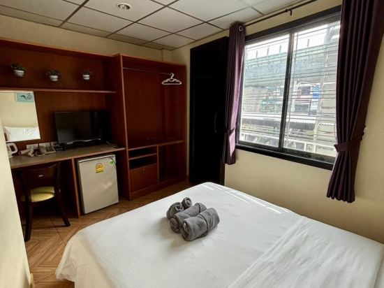 ดับเบิ้ลดีรูมส์แอนด์คาเฟ่