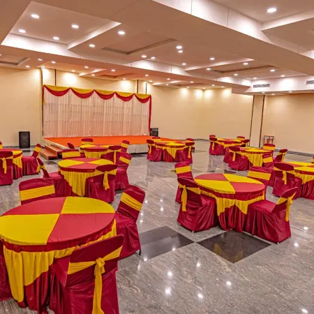 Hotel SRM Grandeurs Отели в г. Неллор