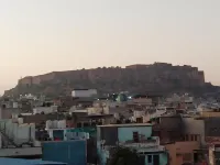 Hotel Raj Inn - 2-Star