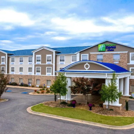 Holiday Inn Express & Suites CLARKSVILLE by IHG