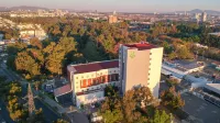 Holiday Inn Guadalajara Patria-Universidad Hotels near Los Cubos