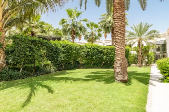 Le Méridien Dubai Hotel & Conference Centre Отели рядом с Аэропорт Дубай