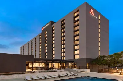 Marriott San Antonio Airport Hotel berhampiran Jerry Comalander Stadium