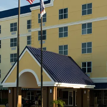 Fairfield Inn & Suites Orlando Lake Buena Vista Отели рядом с достопримечательностью «Grand Cypress Golf Club»