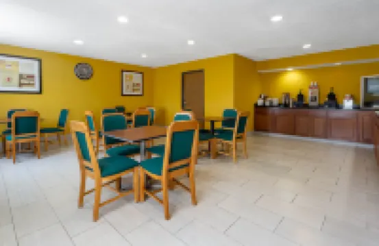 Baymont Inn and Suites by Wyndham Harvard, IL