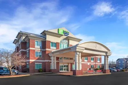 Holiday Inn Express & Suites Louisville South-Hillview