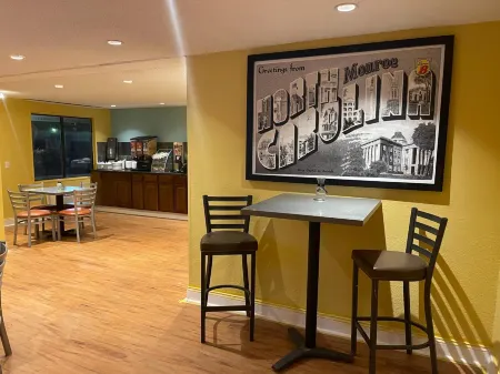 Super 8 by Wyndham Monroe