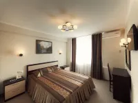 Oktyabrskaya Hotel - 바