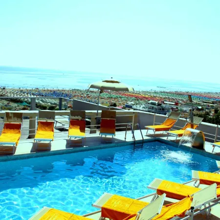 Waldorf Suite Hotel