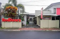 RedDoorz Syariah @ Sunan Bonang Magelang Hotels in South Magelang