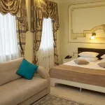 Knyagini Uhtomskoj Hotel