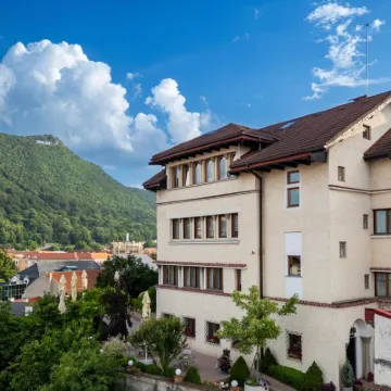 Casa Cranta Hotels near The Black Tower
