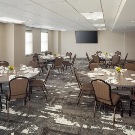 DoubleTree Suites by Hilton Hotel Detroit Downtown - Fort Shelby
