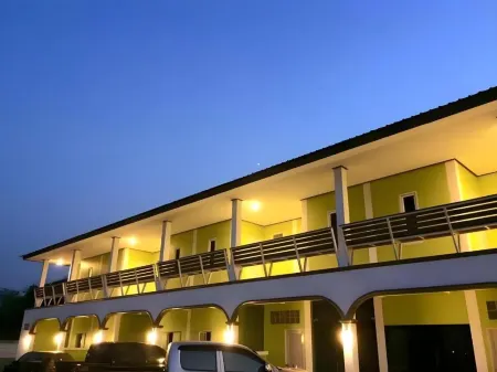 Saraburi Garden Resort Отели рядом с достопримечательностью «Wat Kaeng Kanun»