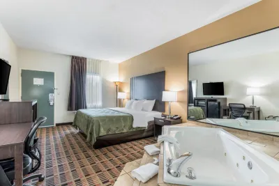 Quality Inn Downtown Hotel dekat Zane Whitson Welcome Center