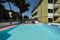 狄亞諾馬里納Mhotelsgroup飯店 - 游泳池
