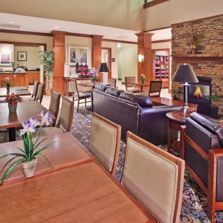 Staybridge Suites COLUMBUS - FORT BENNING by IHG Отели в г. Колумбус
