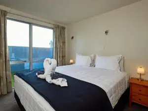 Waves by Kaikoura Holiday Home