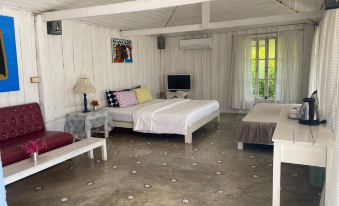 Hua Plee Lazy Beach