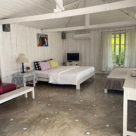 Hua Plee Lazy Beach