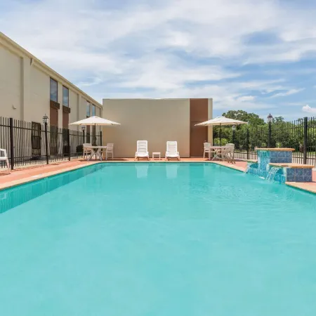 Days Inn by Wyndham Rayne/Crowley