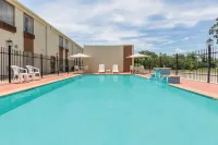 Days Inn by Wyndham Rayne/Crowley