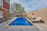 Extended Suites Ciudad del Carmen Aeropuerto - С бассейном