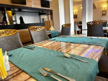 Central Hotel & Restaurant Отели в г. Будва