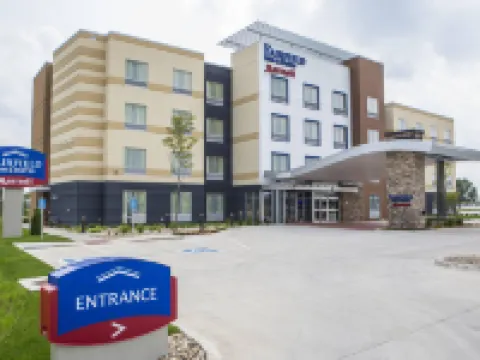 Fairfield Inn & Suites Waterloo Cedar Falls 滑鐵盧酒店