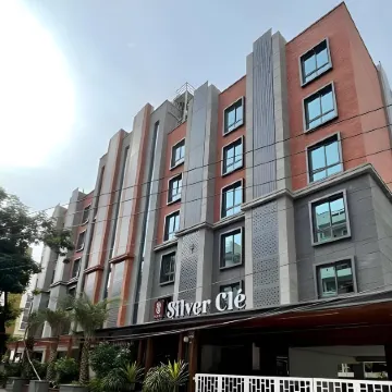 Hotel Silver Clé Отели рядом с достопримечательностью «Торговый центр Inorbit»