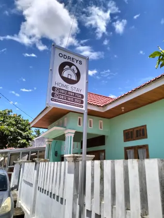 Odreys Homestay Отели рядом с достопримечательностью «NUSA INDAH playkids»