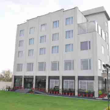 Hotel the Royal Bharti Hotel Exterior