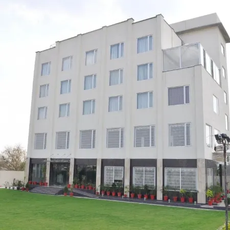 Hotel the Royal Bharti