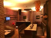 The Golden Oyster Hotel