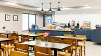 Country Inn & Suites by Radisson, Appleton Airport - Fox River Mall Area - Breakfast