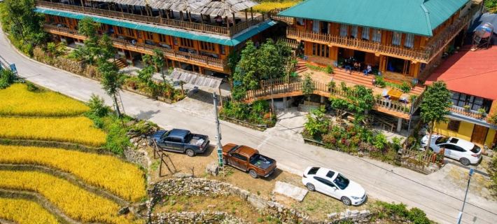 Hmong Wooden Home Hotels in Ta Van