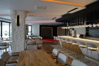 Caesar Blue Seaside Luxury Apartments - bar