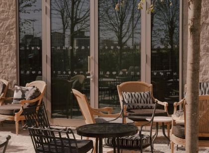 Maison Heler Metz, Curio Collection By Hilton