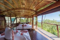 Vanira Lodge - parking